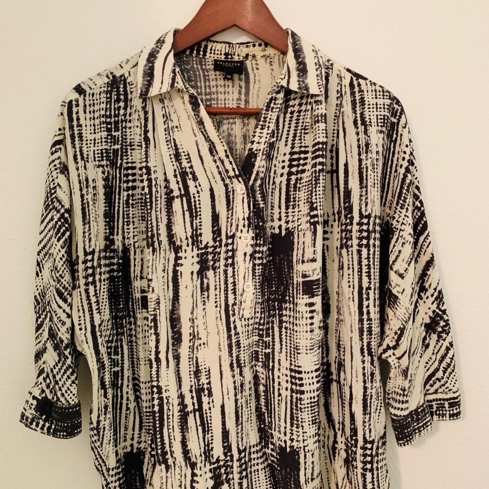 Mid sleeve button down half way silk shirt